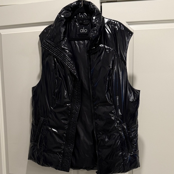 ALO Yoga Women's Shiny Black Vest - Picture 2 of 7